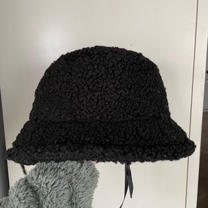 Sherpa bucket hat faux fur in black